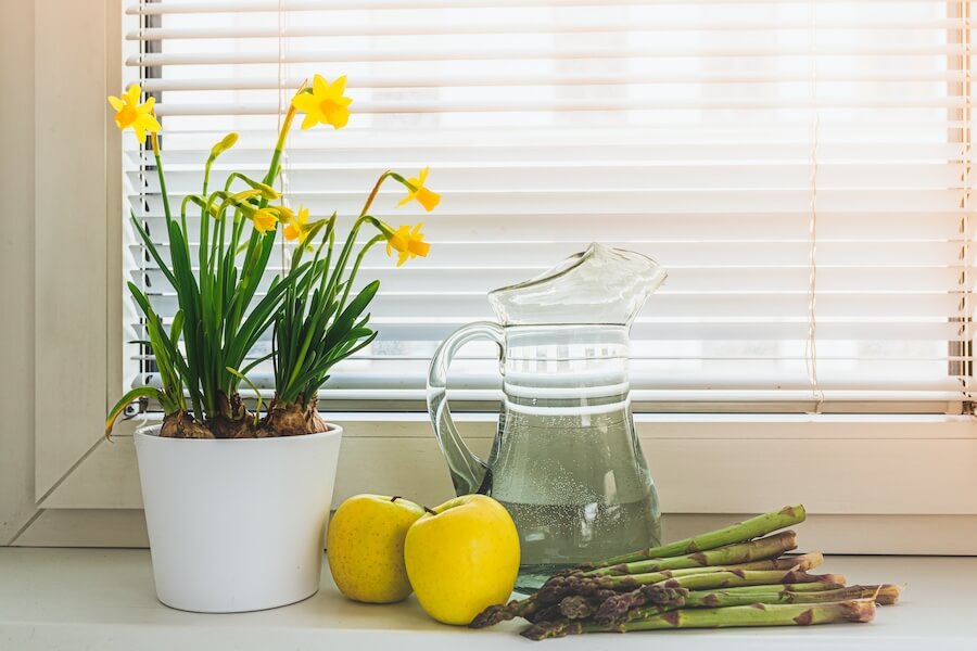 Żaluzje na oknie w kuchni