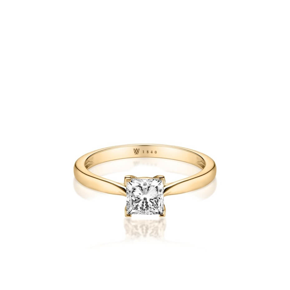 Złoty pierścionek z brylantem