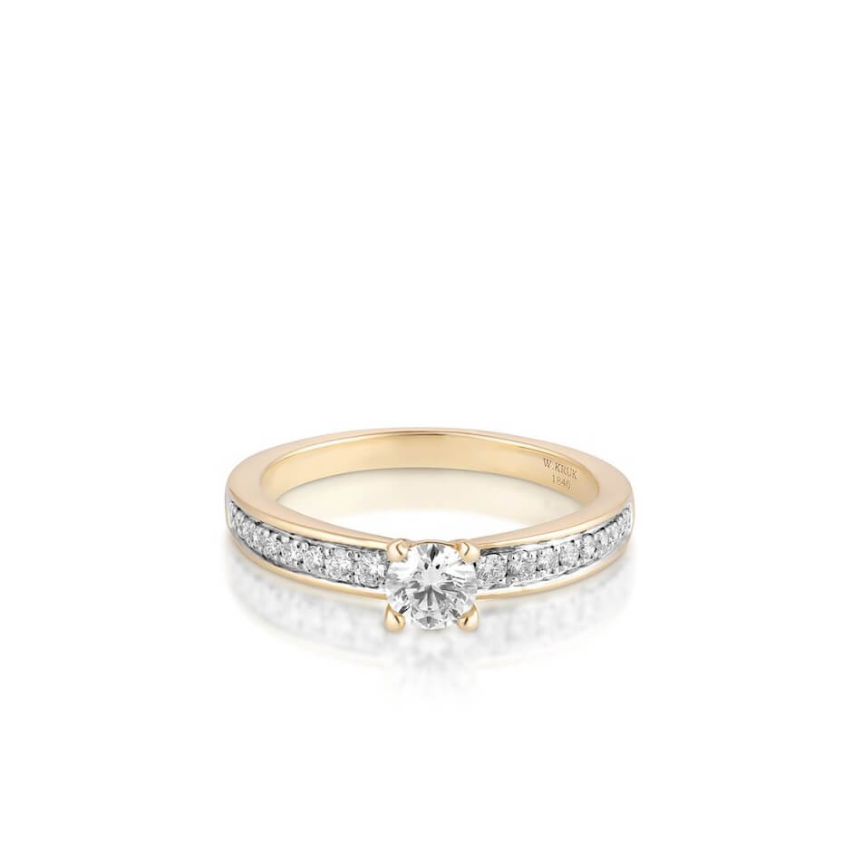 Złoty pierścionek z brylantami