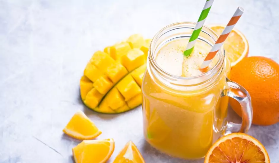 Koktajl z pomarańczą i mango